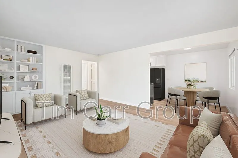 Building Photo - 121 E Bay St #D