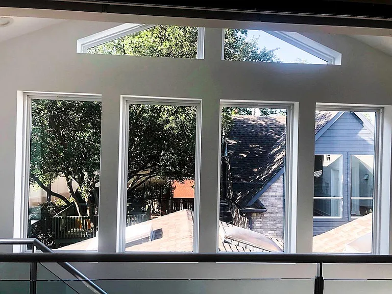 2809 Dyer St — Photo 5