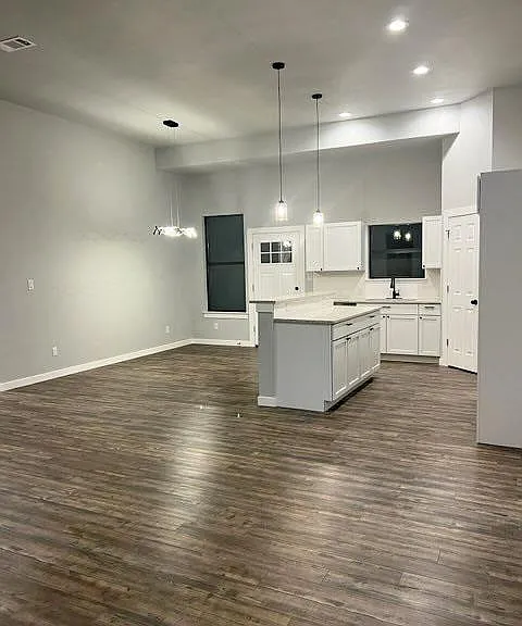 207 Laurel Ln — Photo 2