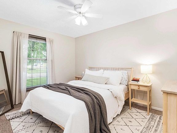 5th image of 1103 Brookview Dr