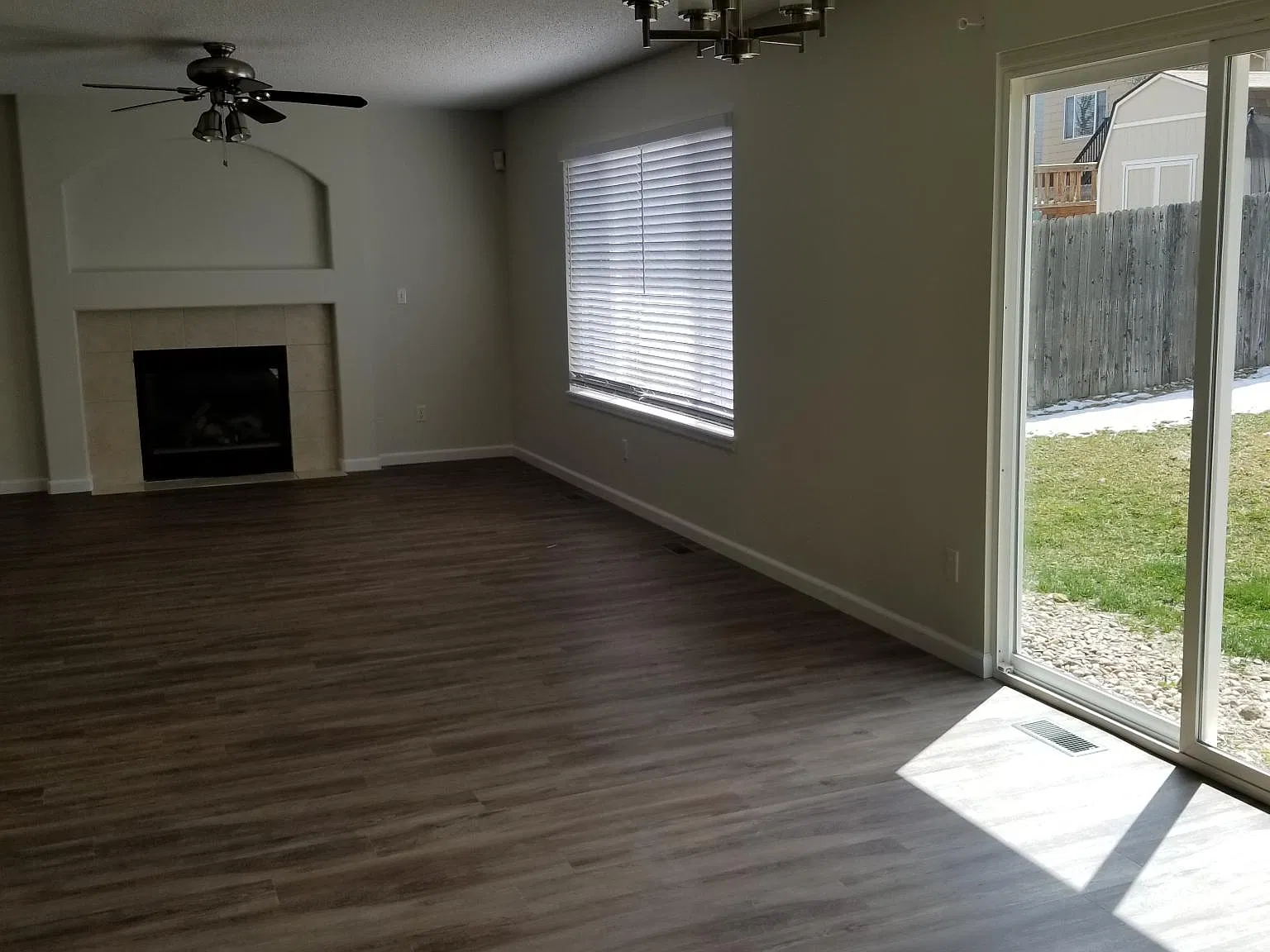 5 bed, 2545 sqft, $3,295 — Photo 2