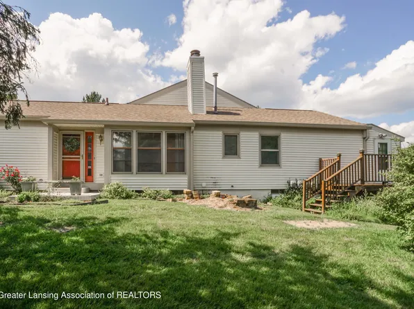 7110 Creekside Dr, Lansing, MI 48917