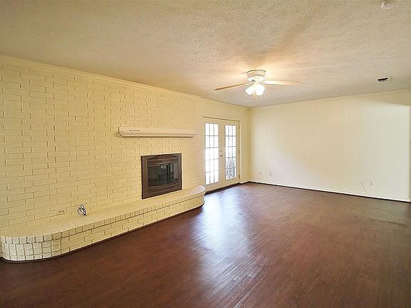 4th image of 2613 Briarwood Dr