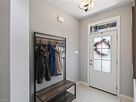 4th image of 14 Masters Ln