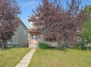 706 W Everridge Dr SW, Calgary, AB T2Y4W5