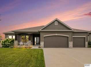 10901 Lake Tahoe Dr, Papillion, NE 68046