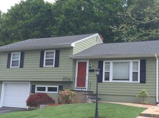 6 Forest Hill Dr, Johnston, RI 02919