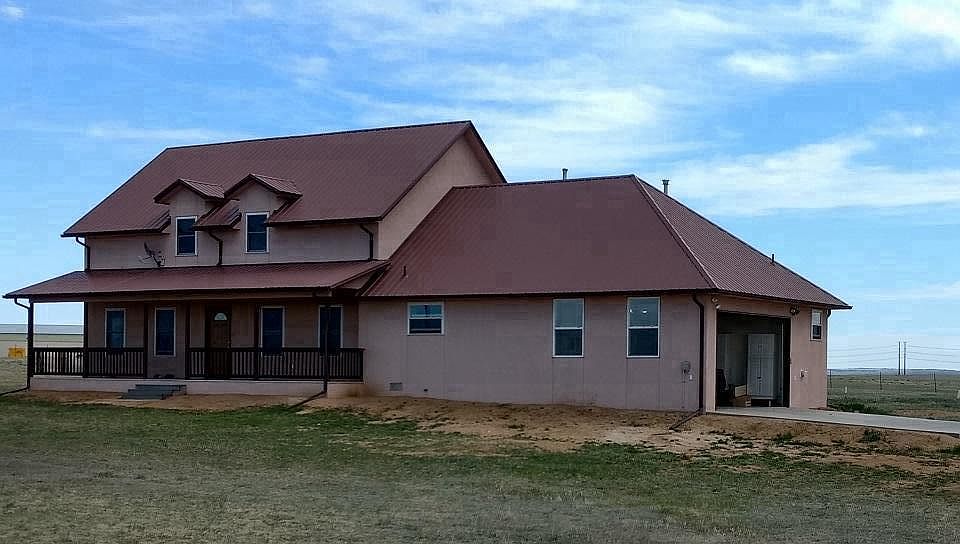 Nice large 3 bedroom house on the prairie.