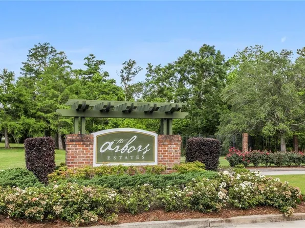 17 Arbor Cir, New Orleans, LA 70131