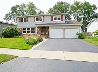 715 W Berkley Dr, Arlington Heights, IL 60004