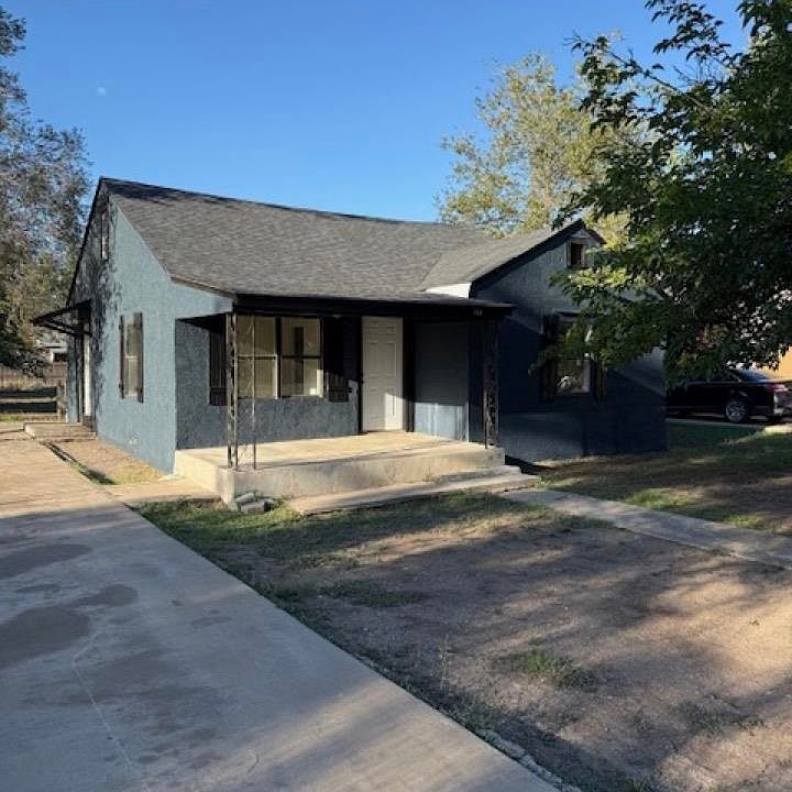 1st image of 707 E 5th St