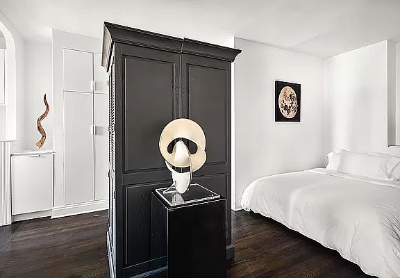 4th image of 166 W 22nd St APT 6B