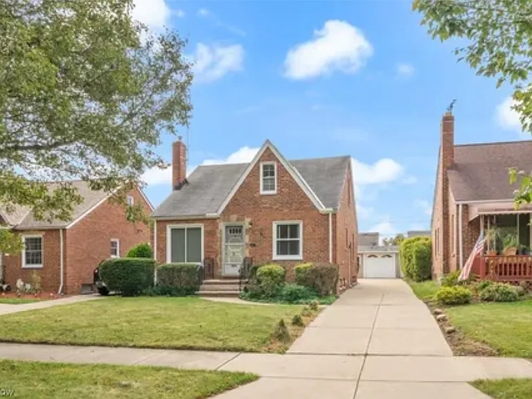 8211 Whittington Dr — Photo 2