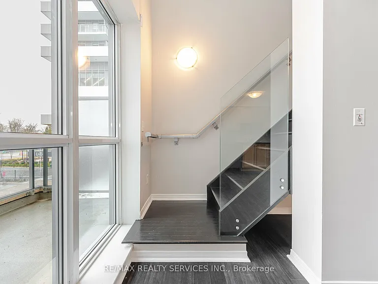 215 Queen St E #211 — Photo 16