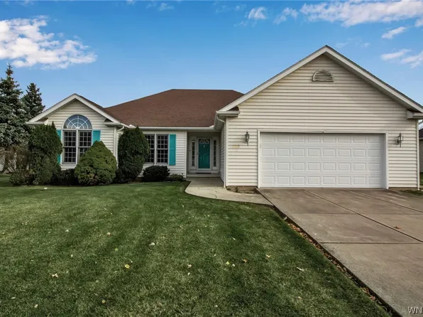 6163 Blossom Ct, East Amherst, NY 14051