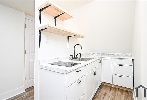 1st image of 3420 Woodburn Ave #3