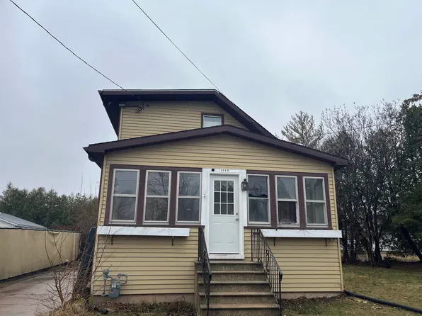 1019 Weisbrod St, Oshkosh, WI 54902