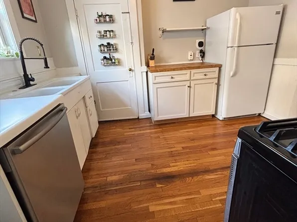 42 Waterhouse St #2, Somerville, MA 02144