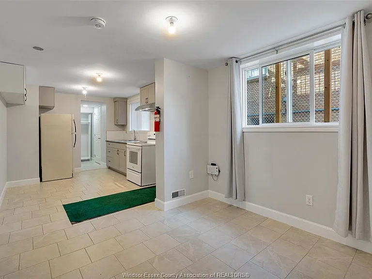 881 Parent Ave #BASEMENT — Photo 7