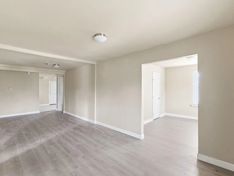 2411 Leffingwell St — Photo 6
