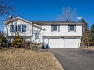 5 Farmstead Cir, Enfield, CT 06082