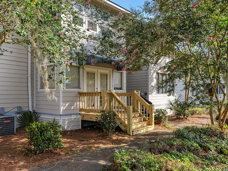 River Crossing Apartments — Photo 9