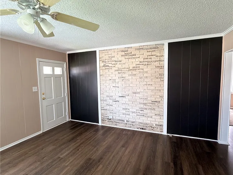 200 Roxie Ave — Photo 6