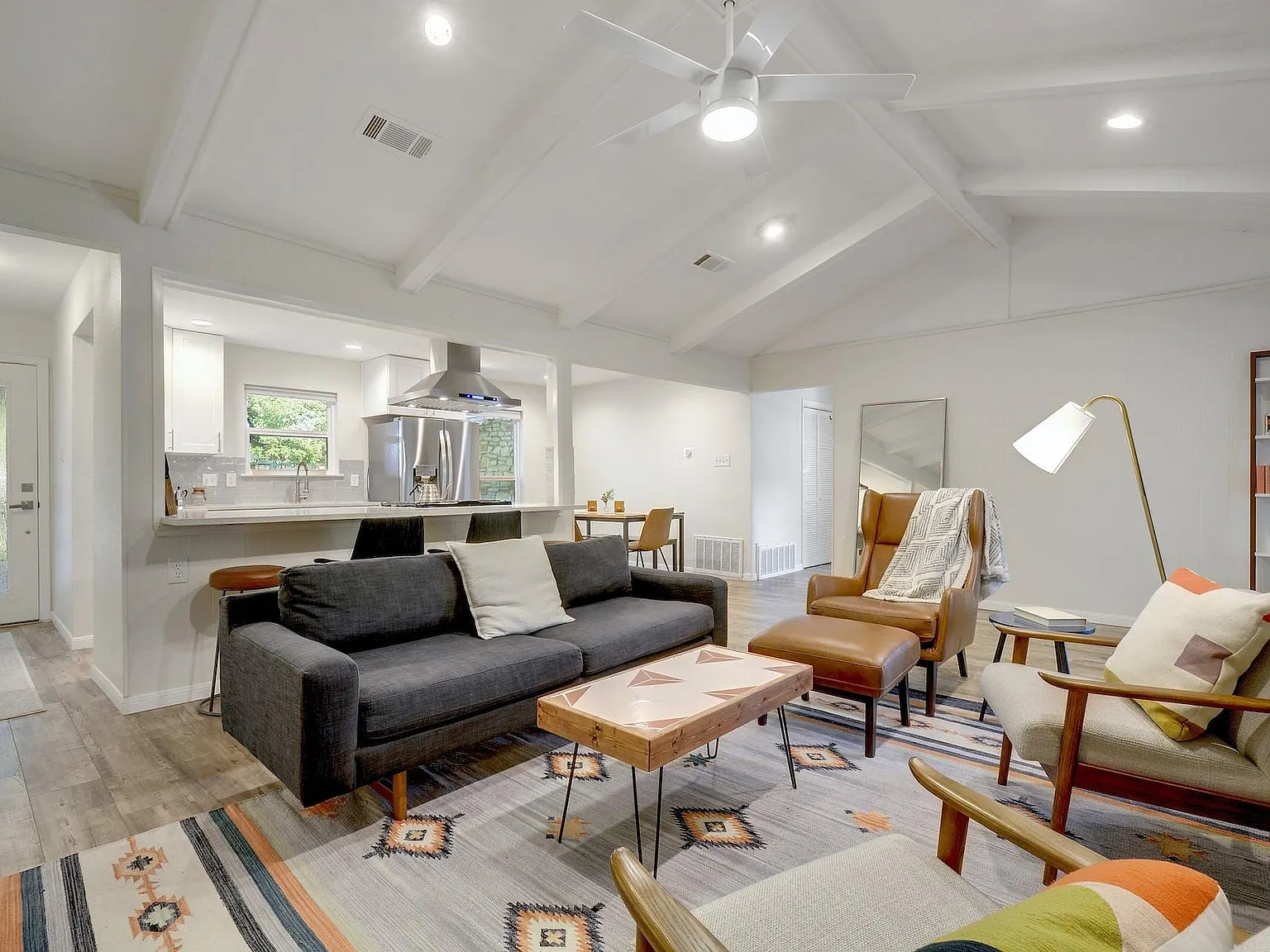 4 bed, 1584 sqft, $3,000 — Photo 2