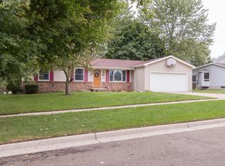 1046 London Dr, Lansing, MI 48917