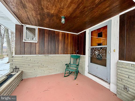 4th image of 624 Raystown Rd