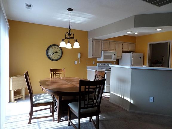 5th image of 3076 Pine Manor Blvd