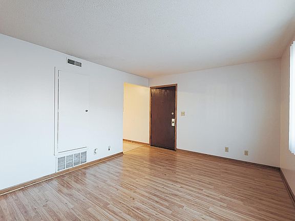 3rd image of 930 C St