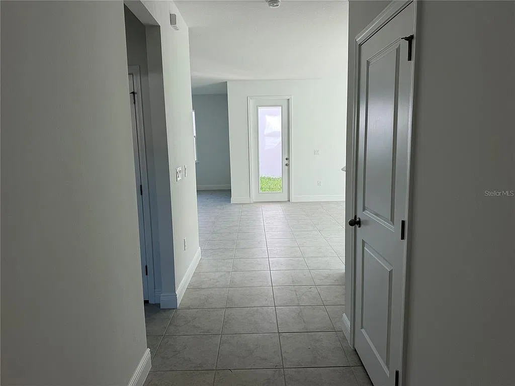 4 bed, 3.0 bath, 2102 sqft, $3,350 — Photo 3