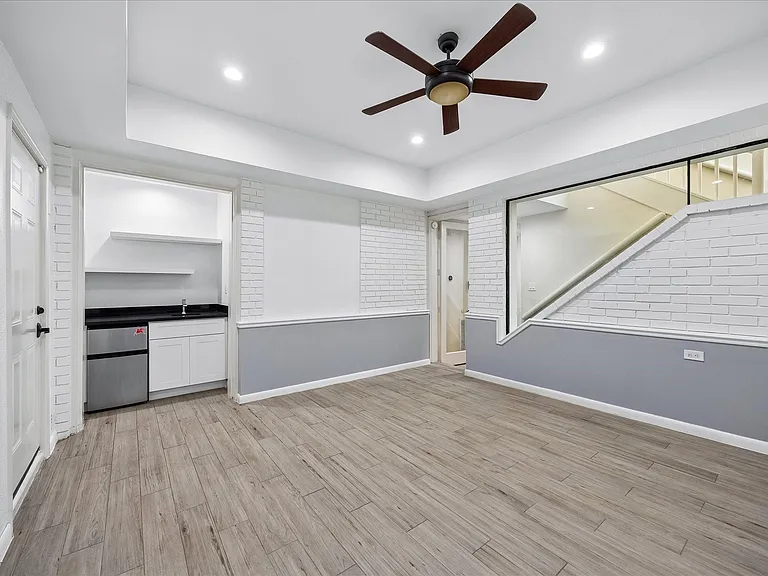 1605 Potomac Dr #E — Photo 11