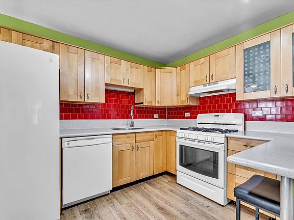 4th image of 716 N Wilshire Dr