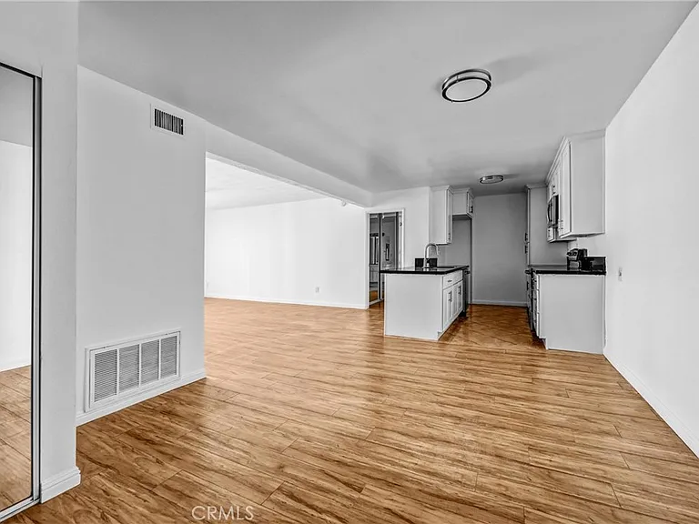 5334 Lindley Ave #319 — Photo 2