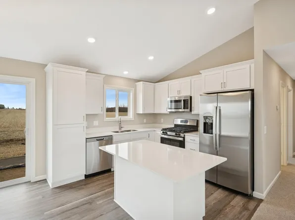 919 Brandenburg Ln, Waverly, MN 55390