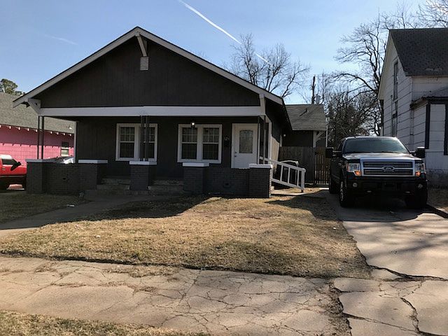 1st image of 124 SW 23rd St