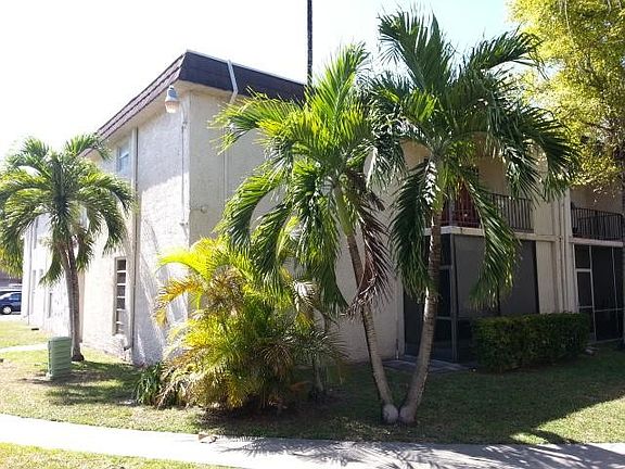 2nd image of 10389 N Kendall Dr APT S4