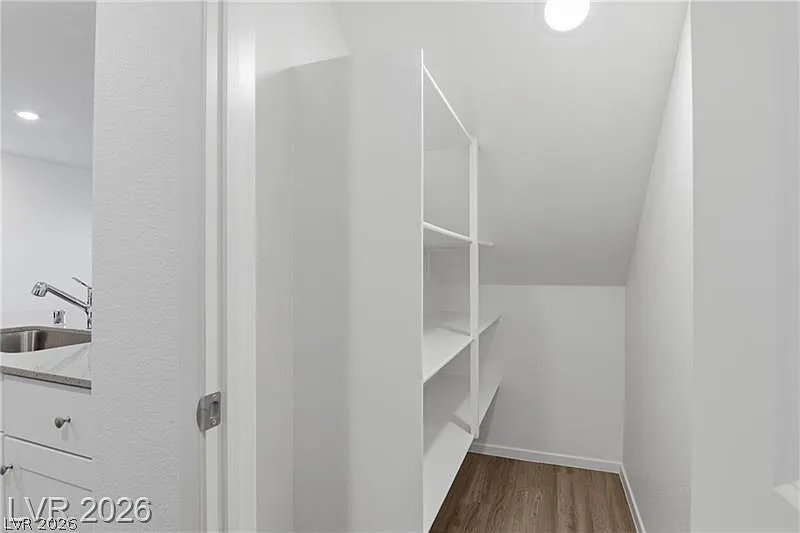 3 bed, 2.5 bath, 1319 sqft, $2,000 — Photo 3