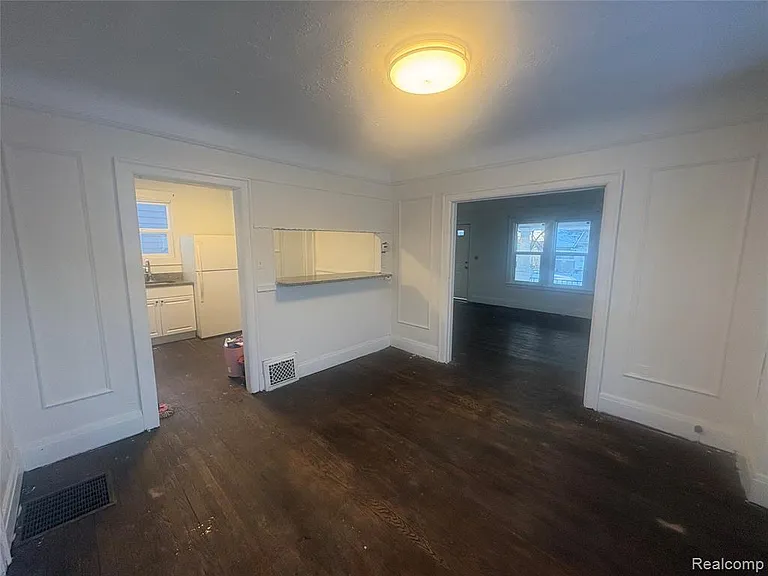 33 S Marshall St — Photo 7