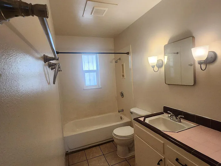 2518 Wyoming Blvd NE — Photo 7