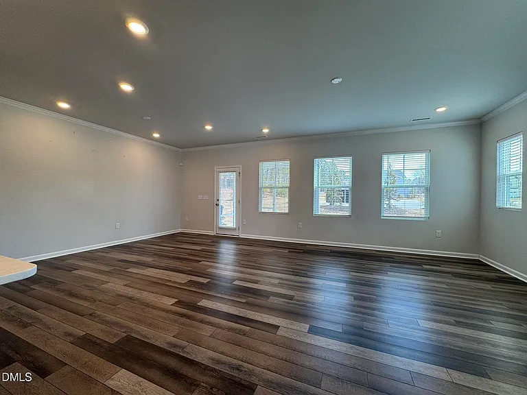 104 Jade Creek Dr — Photo 13