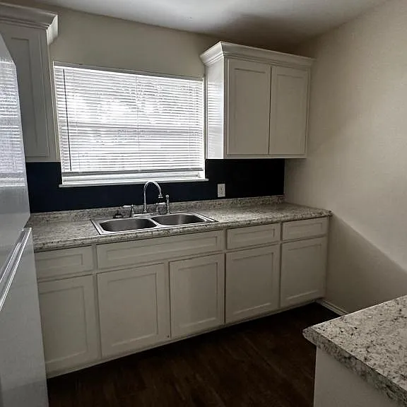 802C S Texas Blvd — Photo 5