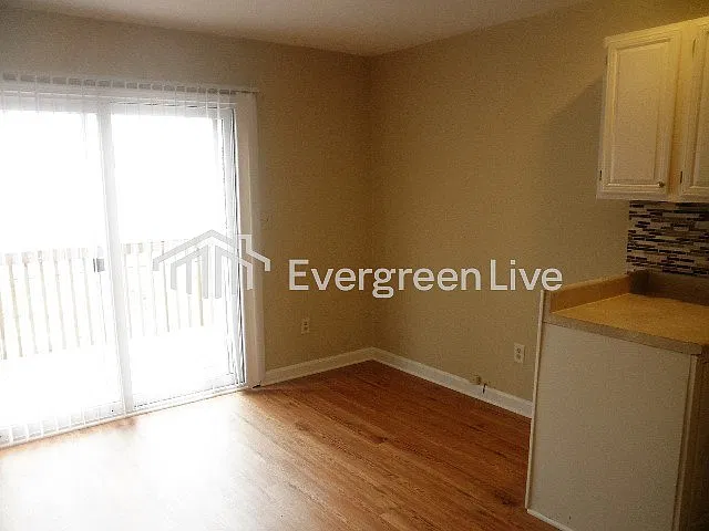 3 bed, 2.0 bath, 1413 sqft, $1,895 — Photo 4