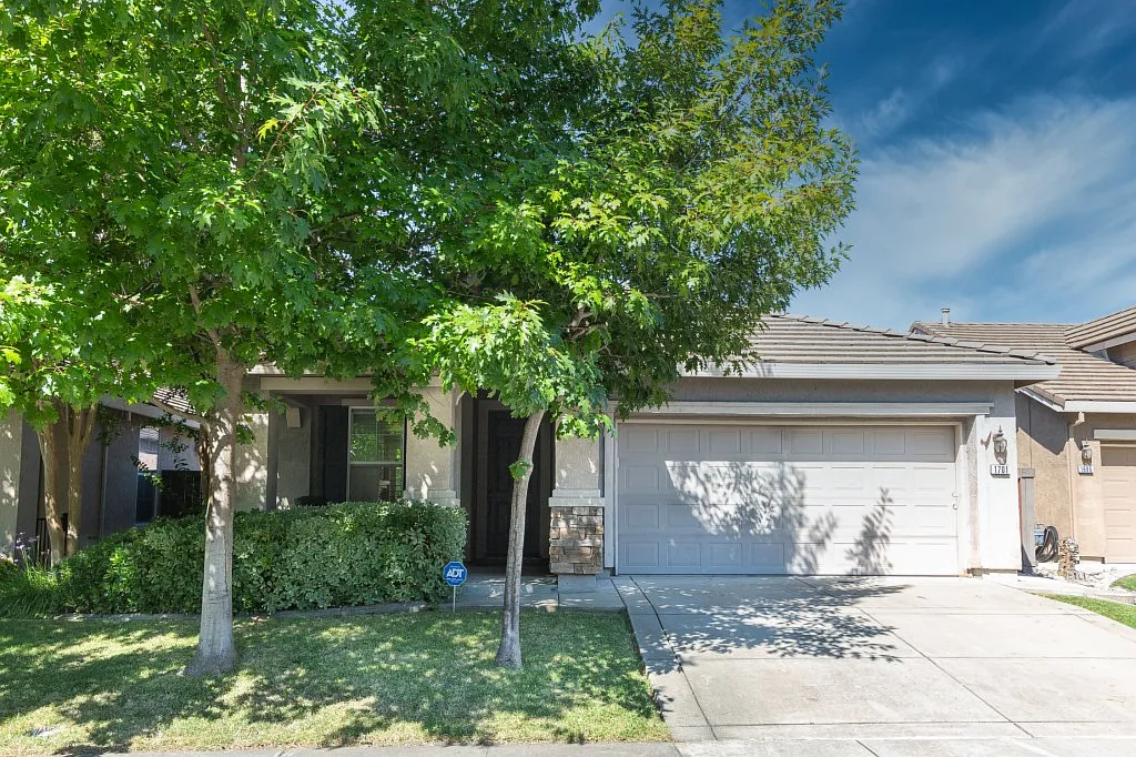 1701 Vosspark Way photo 1