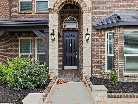 5th image of 9841 Milkweed Ln