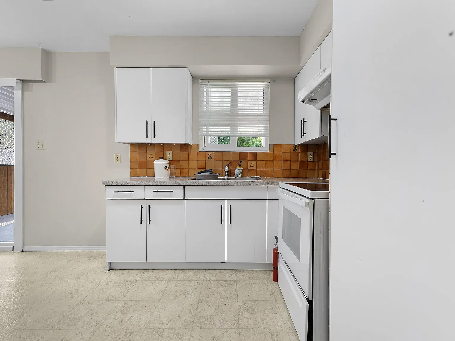 3 bed, 2040 sqft, $3,100 — Photo 2