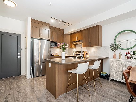 2nd image of 827 Roderick Ave #210
