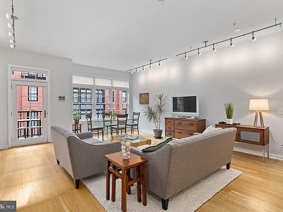 4th image of 1610 N Queen St #244